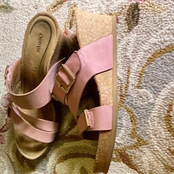 Aetrex Kimmy sandals, EUC Size 37 or 7.  Arch support sandal. 2 1/2” heel wedge. - Picture 6 of 9